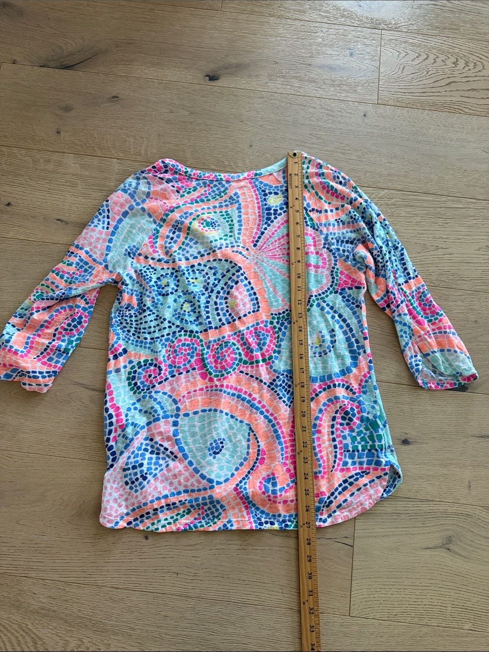 Lilly Pulitzer Egret Linen Henley Top Tile Wave Size Large Colorful 3/4 Sleeves - Picture 4 of 7